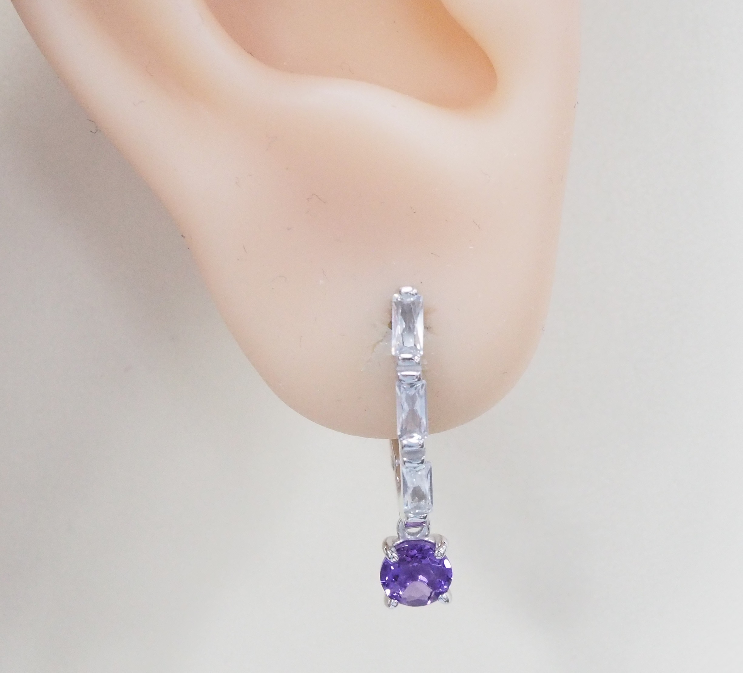 Серебряные серьги 925 пробы; вставки 2 Аметист; 6 Фианит бесцв.;
